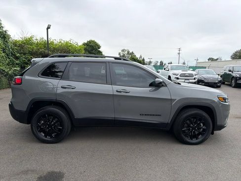 Used 2023 Jeep Cherokee Altitude Lux AWD/4WD image 7