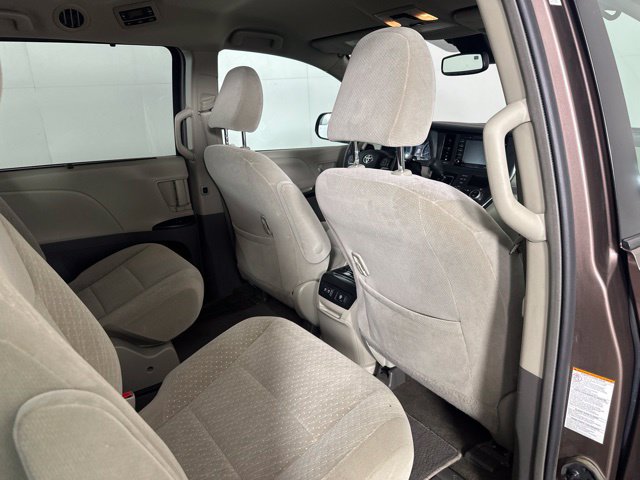 Used 2018 Toyota Sienna LE w/ Carpet Mat Package AWD/4WD image 22