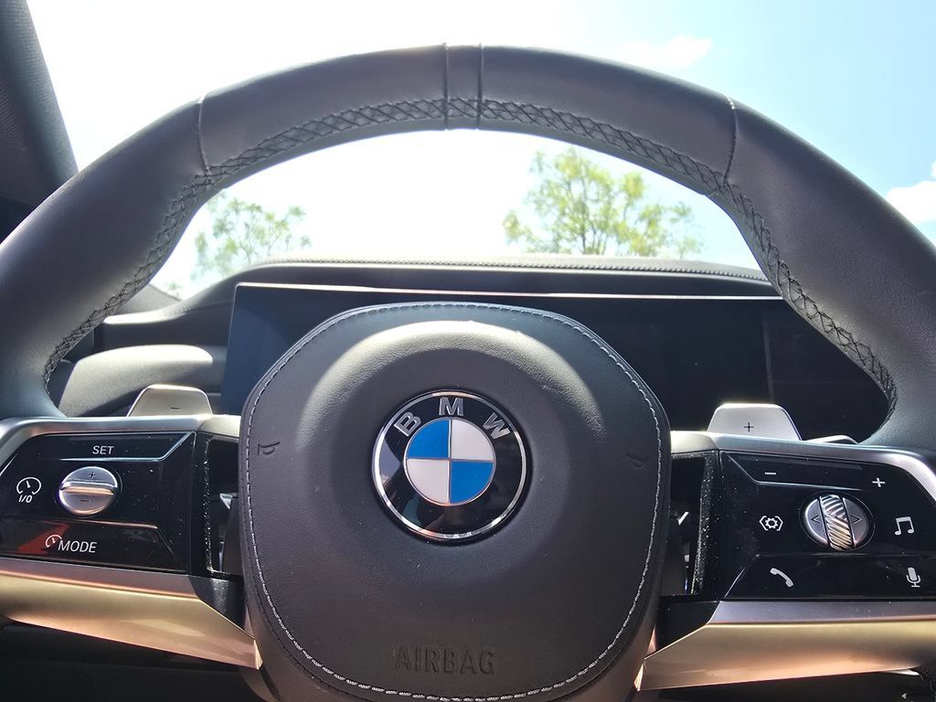 Used 2024 BMW 760i xDrive AWD/4WD image 28