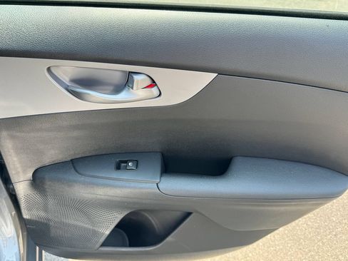 Used 2023 Kia Forte LXS w/ LXS Technology Package FWD image 32
