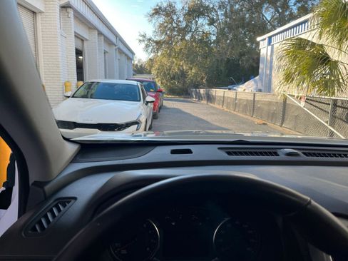 Used 2024 GMC Terrain SLT image 35