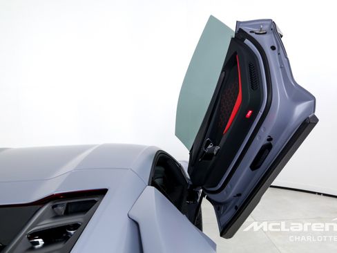 Used 2024 Lamborghini Revuelto AWD/4WD image 18