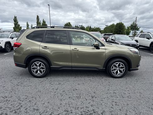 Used 2024 Subaru Forester Premium AWD/4WD image 32