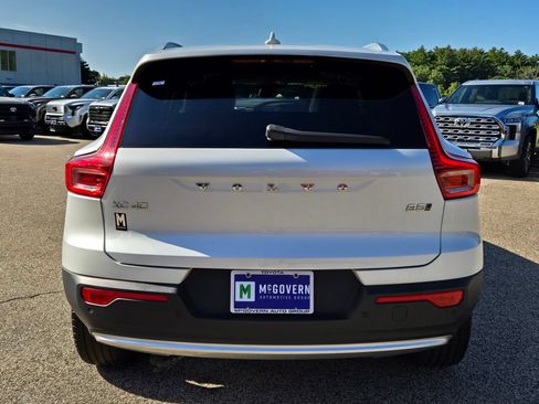 Used 2023 Volvo XC40 B5 Plus AWD/4WD image 4