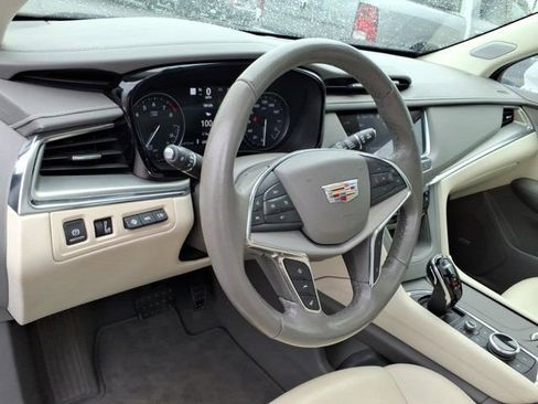 Used 2020 Cadillac XT5 Premium Luxury FWD image 8