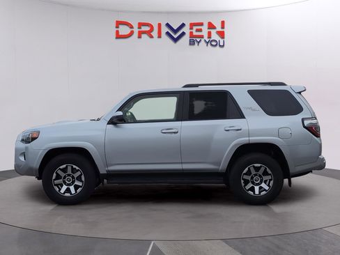 Used 2024 Toyota 4Runner TRD Off-Road image 2