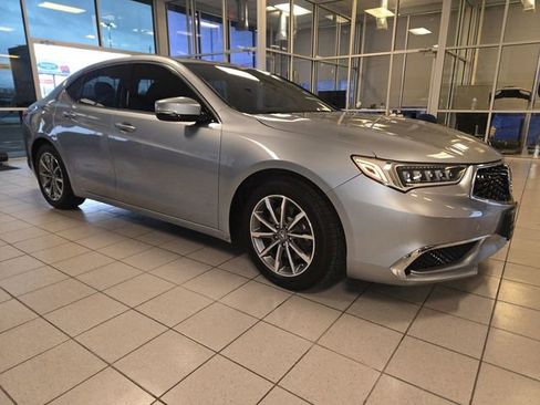 Used 2020 Acura TLX image 2