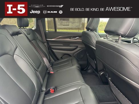 New 2025 Jeep Grand Cherokee Limited w/ Luxury Tech Group II image 11