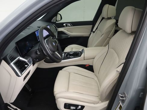 Used 2024 BMW X7 M60i w/ Executive Package image 20