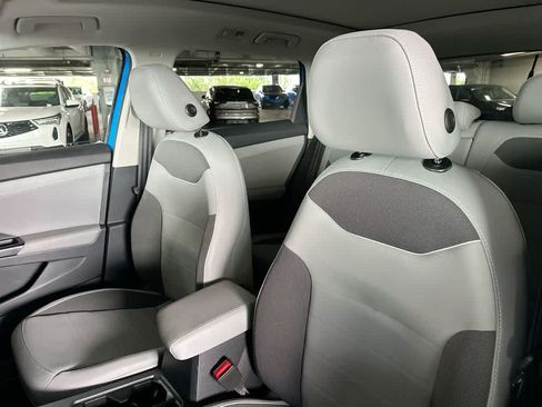 Certified 2024 Volkswagen Taos SE FWD image 14
