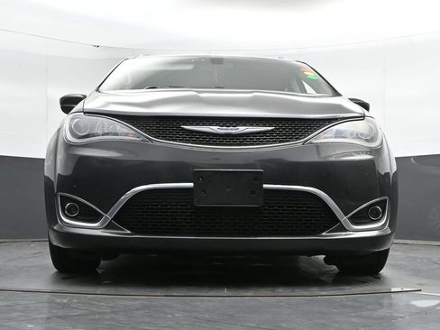 Used 2018 Chrysler Pacifica Touring-L FWD image 25