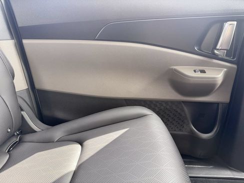 New 2026 Kia Carnival FWD image 31