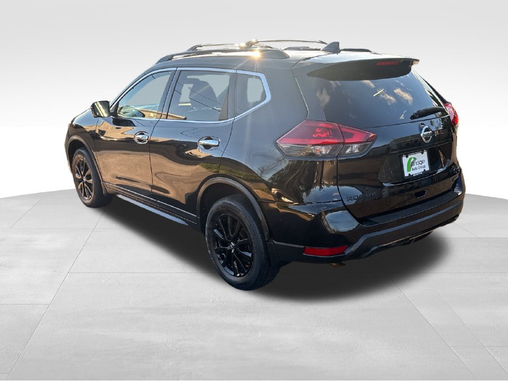 Used 2018 Nissan Rogue SV w/ Premium Package AWD/4WD image 4