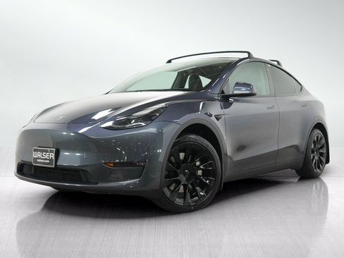 Used 2023 Tesla Model Y Long Range AWD/4WD image 1