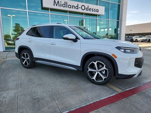 New 2026 Volkswagen Tiguan SE image 8