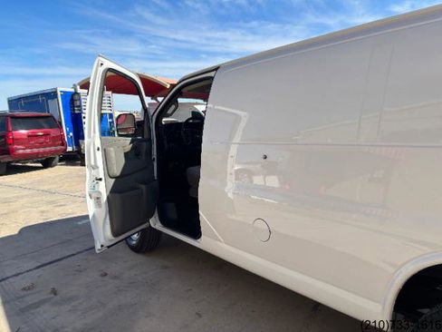 Used 2021 Chevrolet Express 2500 w/ Driver Convenience Package image 11
