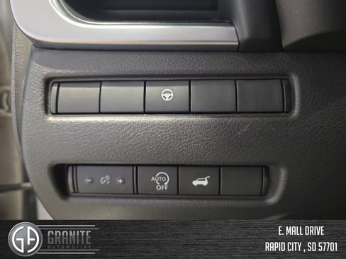 Used 2024 Nissan Rogue SV AWD/4WD image 30