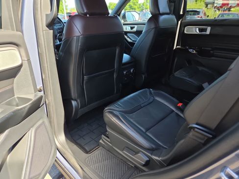 Used 2021 Ford Explorer Platinum w/ Equipment Group 601A AWD/4WD image 20