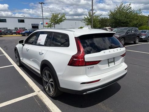 Used 2025 Volvo V60 B5 Cross Country Plus AWD/4WD image 3