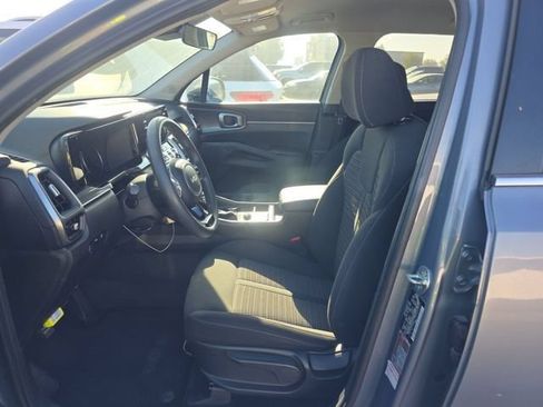 Certified 2023 Kia Sorento LX AWD/4WD image 6