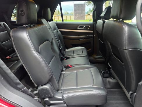 Used 2016 Ford Explorer XLT w/ Equipment Group 202A image 23