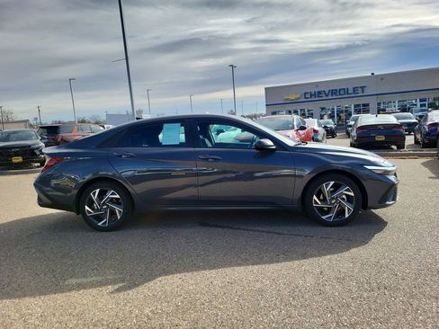 Used 2025 Hyundai Elantra Sport image 9