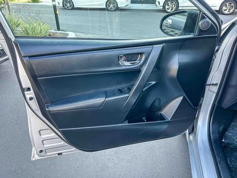 Used 2018 Toyota Corolla SE FWD image 26