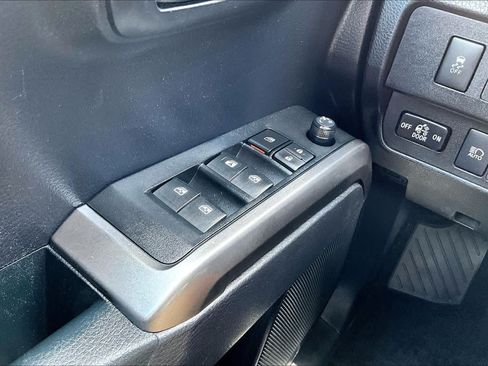 Used 2020 Toyota Tacoma SR5 AWD/4WD image 33