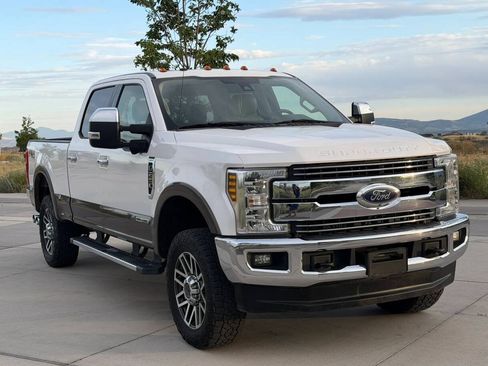 Used 2017 Ford F250 Lariat w/ Lariat Ultimate Package AWD/4WD image 3