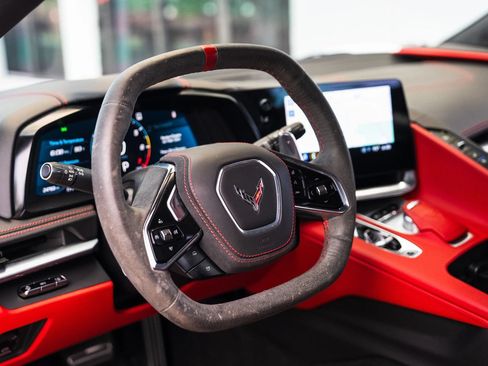 Used 2022 Chevrolet Corvette Stingray Premium Conv w/ Z51 Performance Package RWD image 19