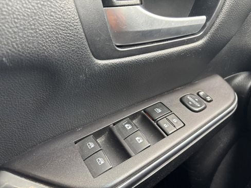 Used 2016 Toyota Camry SE w/ Moonroof Package image 21