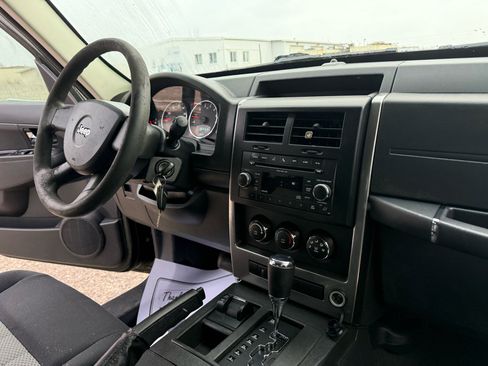 Used 2010 Jeep Liberty Sport image 19