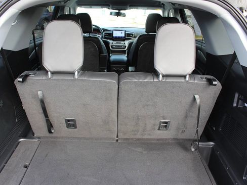 Certified 2022 Ford Explorer XLT w/ Equipment Group 202A image 9