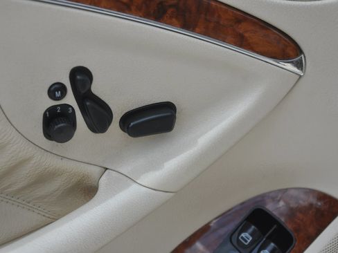 Used 2006 Mercedes-Benz CLK 350 Coupe image 28