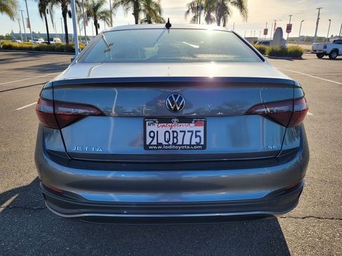 Used 2024 Volkswagen Jetta SE image 5