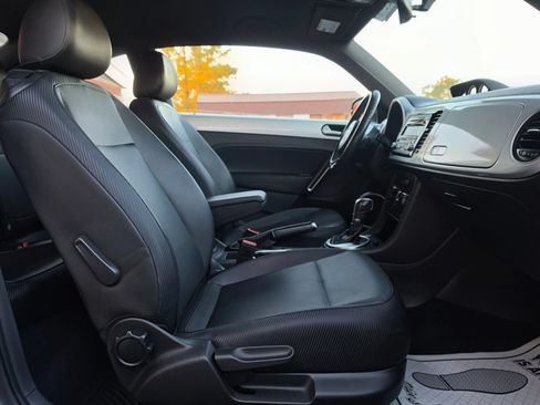 Used 2013 Volkswagen Beetle TDI FWD image 29