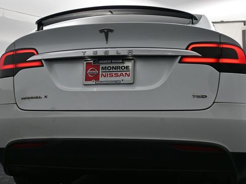 Used 2018 Tesla Model X 75D image 10