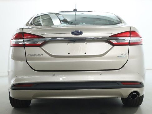 Used 2017 Ford Fusion SE w/ Fusion SE Technology Package image 41