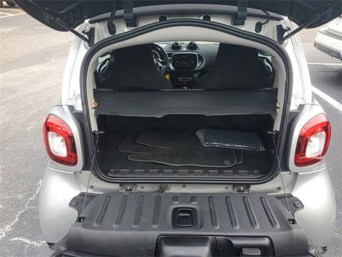 Used 2017 smart fortwo passion image 19