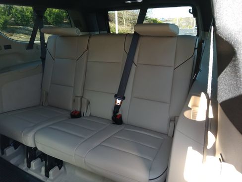 Certified 2024 Cadillac Escalade ESV Premium Luxury AWD/4WD image 25