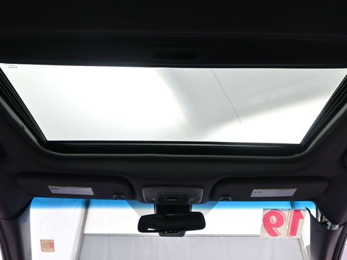 Used 2019 Toyota Avalon XLE image 17