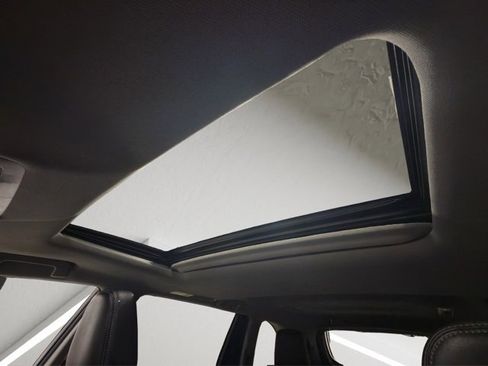 Used 2018 Toyota Highlander SE image 22