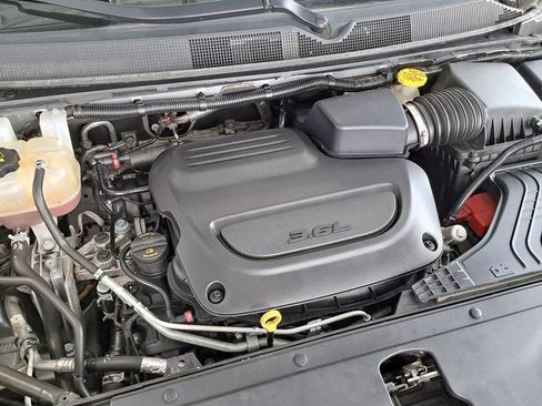Used 2023 Chrysler Pacifica Touring-L FWD image 34