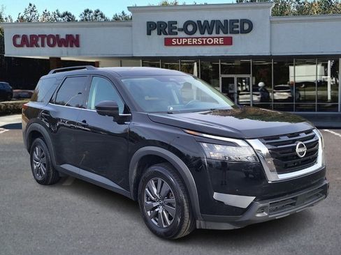 Used 2025 Nissan Pathfinder SV image 1