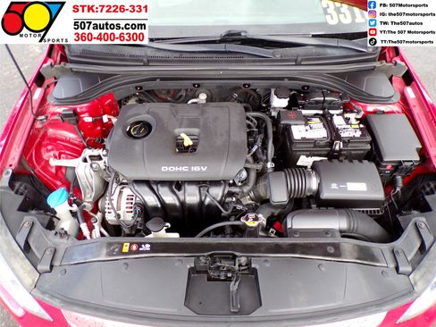 Used 2017 Hyundai Elantra SE image 30