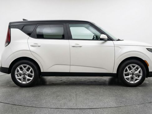 Used 2025 Kia Soul LX w/ LX Technology Package FWD image 11