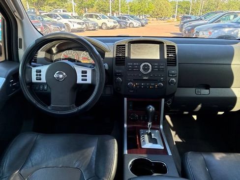 Used 2008 Nissan Pathfinder LE AWD/4WD image 24