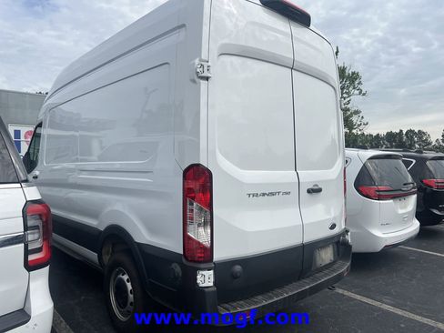Used 2025 Ford Transit 250 148 High Roof RWD image 2