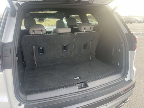 Used 2024 GMC Acadia Elevation w/ Luxury Package image 6