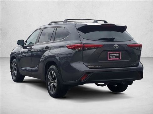 Certified 2023 Toyota Highlander XLE image 8